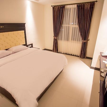 Same Hotel Malang Eksteriør billede