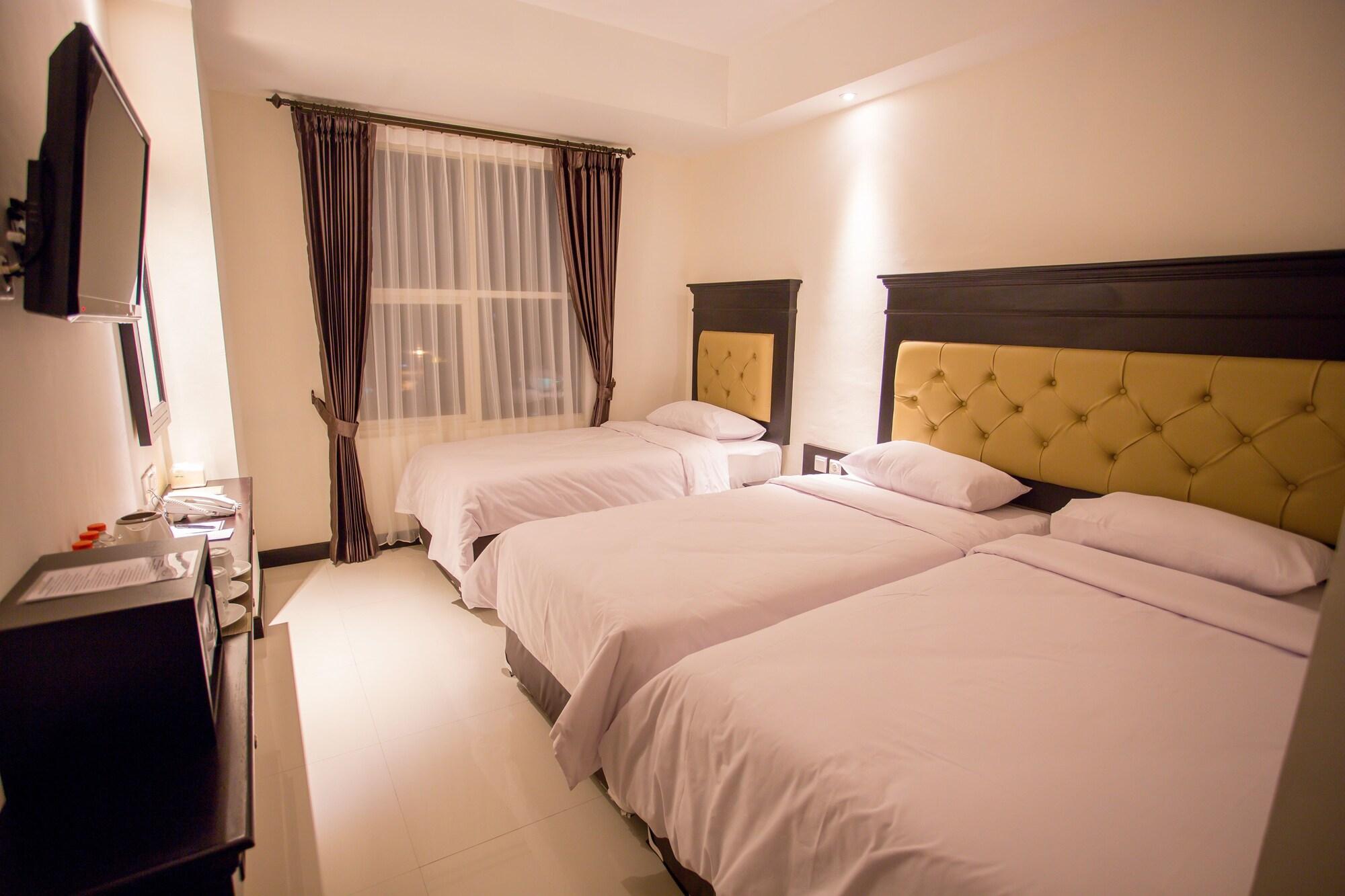 Same Hotel Malang Eksteriør billede