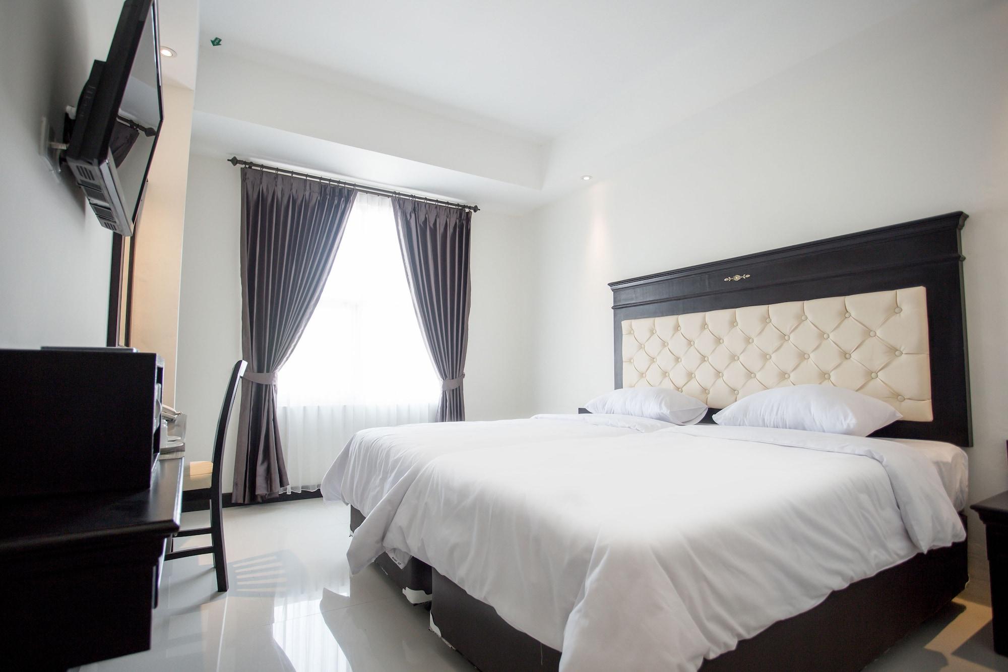 Same Hotel Malang Eksteriør billede
