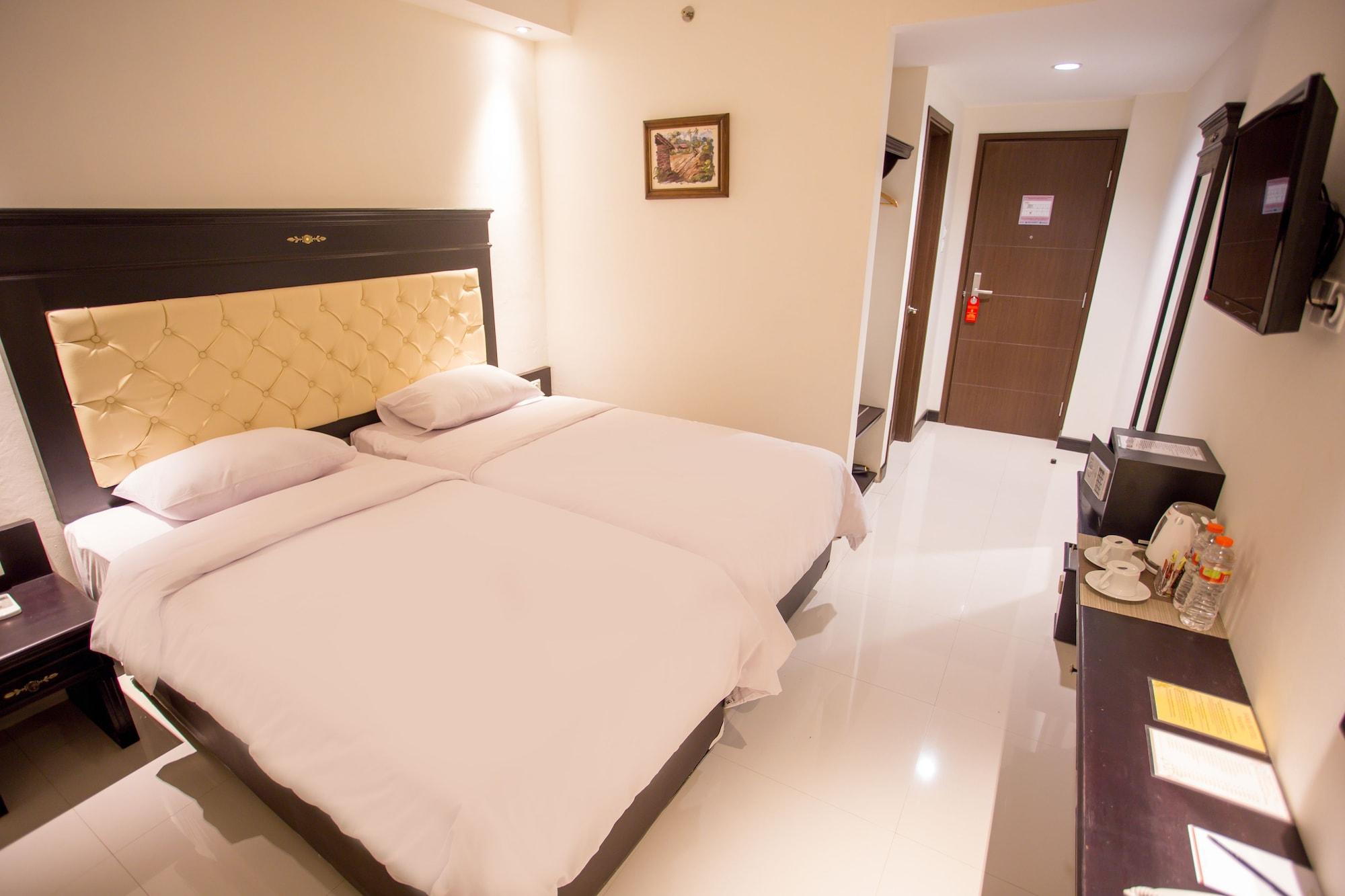 Same Hotel Malang Eksteriør billede