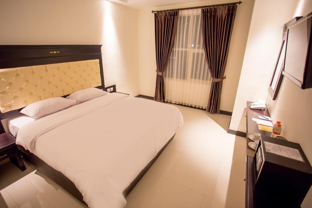 Same Hotel Malang Eksteriør billede