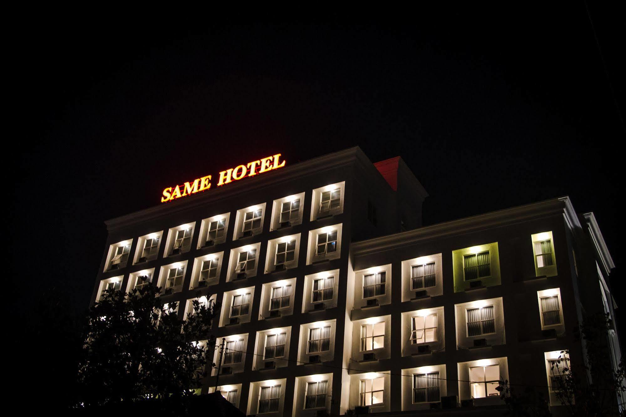 Same Hotel Malang Eksteriør billede
